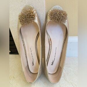 Anthropologies TATA women’s Gold Sparkling party holiday shoes sz 8.5 low heels